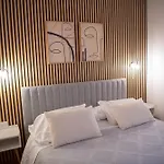 Welcoming Vatican Garden Home - With Hot Hub